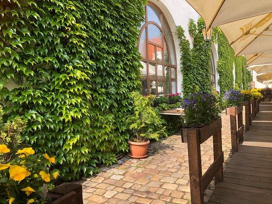 Velka klasterni restaurace